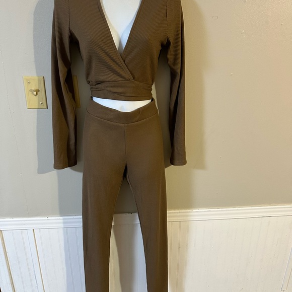 Brown Ribbed Two-Piece Set - Picture 4 of 7